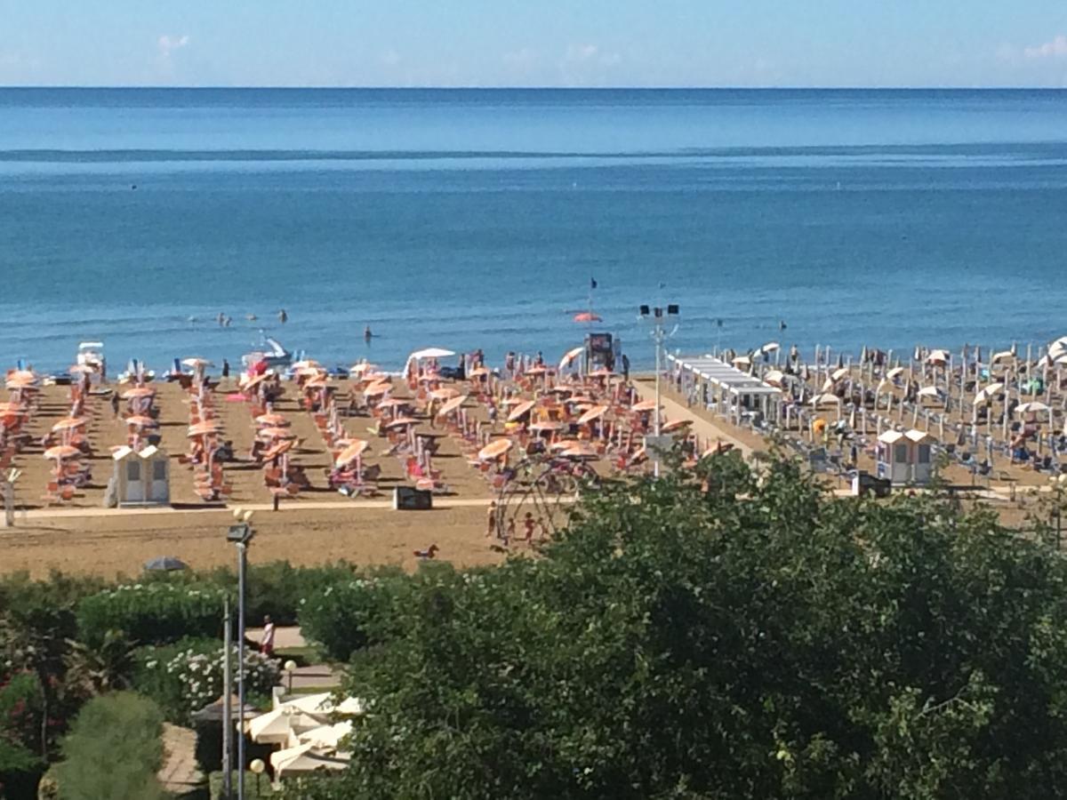 Columbus - Appartamenti Bibione Bagian luar foto