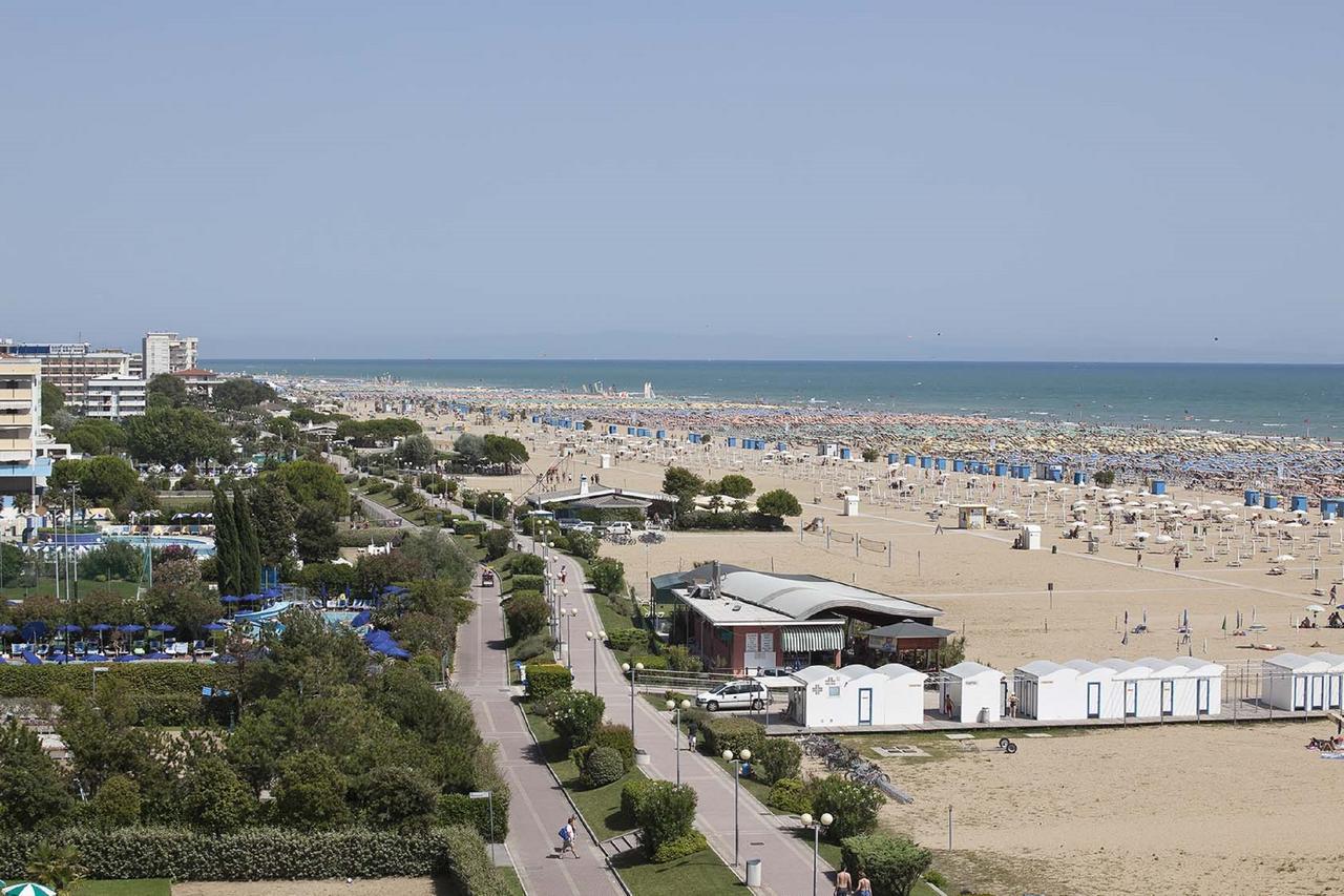 Columbus - Appartamenti Bibione Bagian luar foto